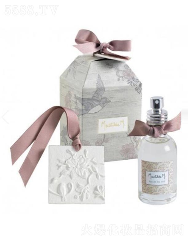 ������(�Ϻ�)Ʒ�ƹ����ɷ����޹�˾���Ϻ������� ���۠��e̎���@�h����նY��-�軨����