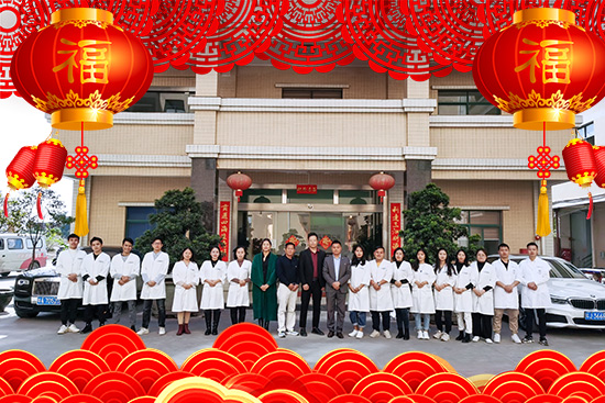 2021牛年到,瑞士愛維娜全體員工祝您紅紅的牛年,開啟更多好運!