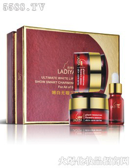 莉蒂婭嫩白無瑕三件