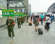 ���R����Σ��yһ�ķ��b���𱬵���ɫ