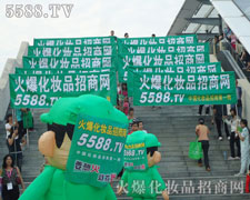 �𱬻��yƷ���̾W�lչʷ�е�һ�δ�