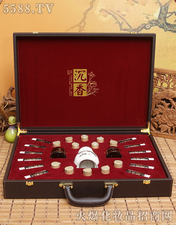 ���۷��˳����ɫƤ��