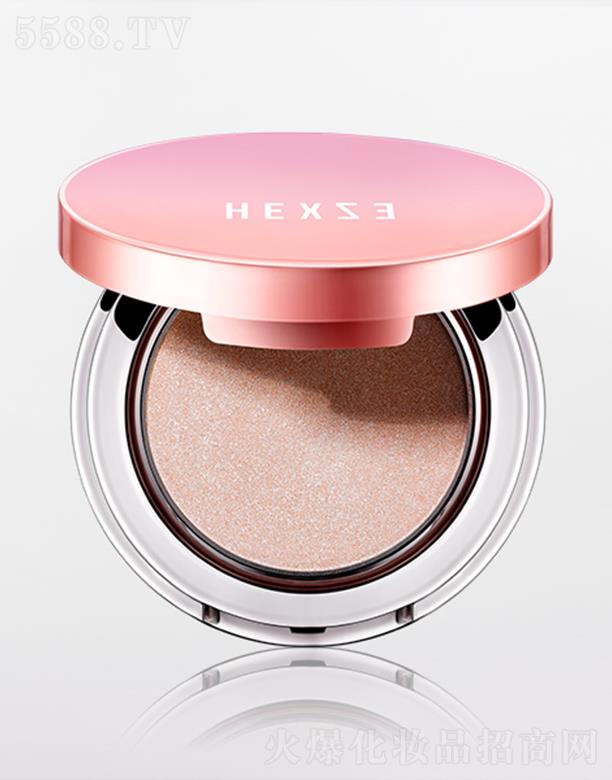 韓熙貞璀璨北極光高光盤 波光粼粼質感點亮精致五官