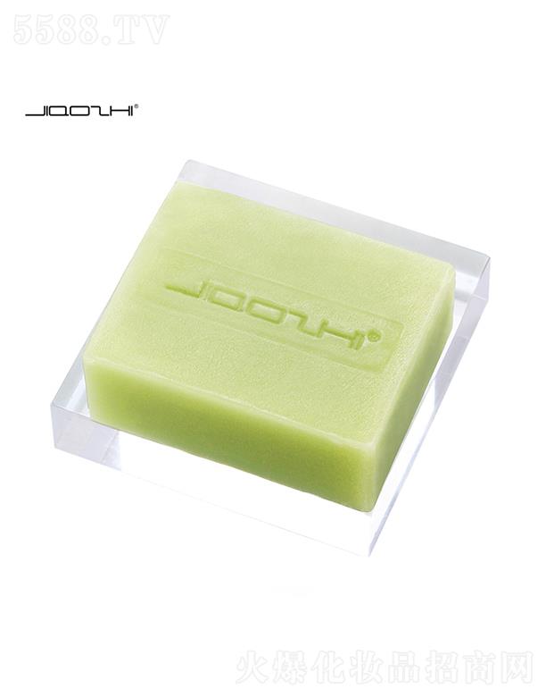 嬌芝抹茶綠豆手工皂 用起泡網或直接揉搓出豐富的泡沫均勻作用于肌膚