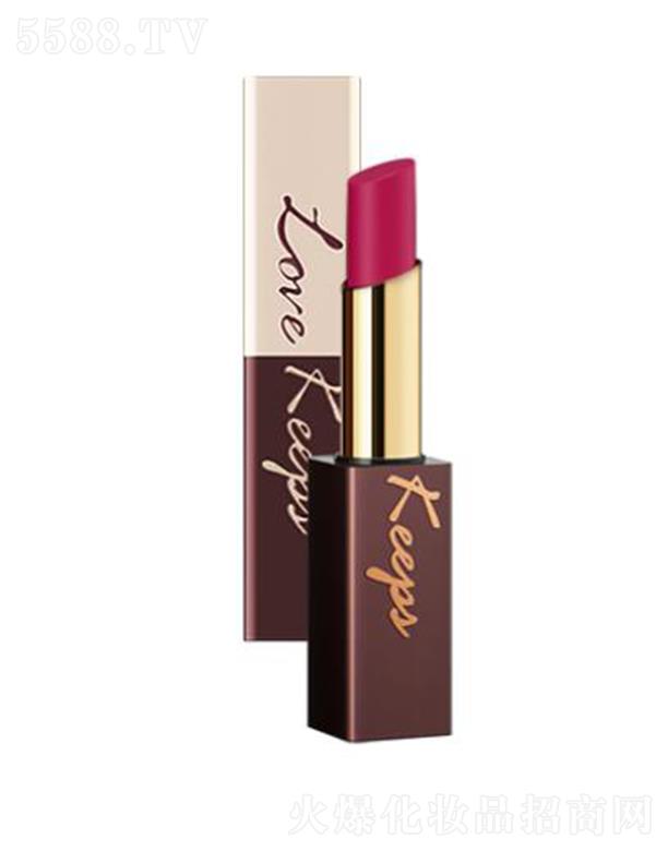 LOVE KEEPS魅惑柔霧唇膏112迷迭暗香 驚艷的遮蓋力讓雙唇色澤均勻鮮明