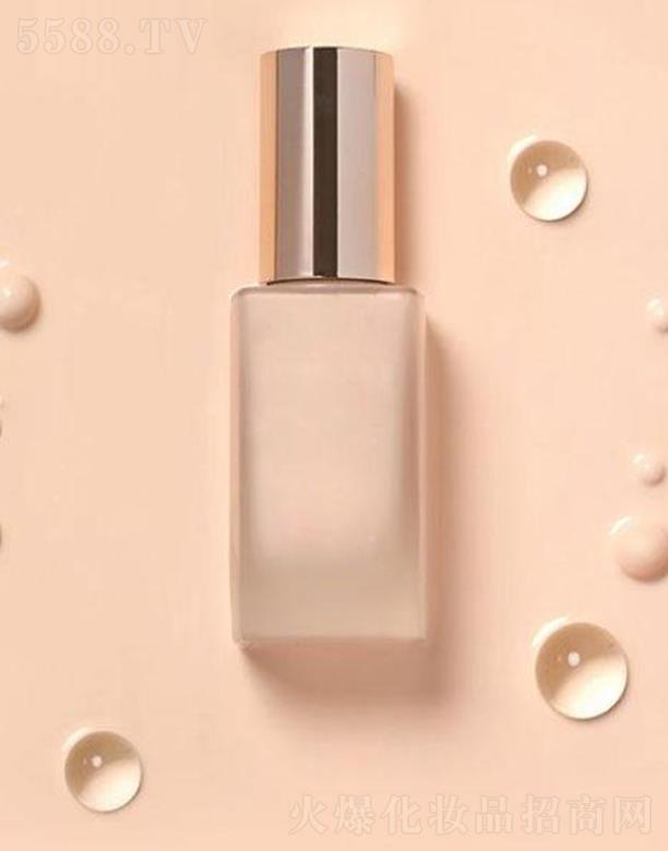 聚寶爆水珠修顏粉底液