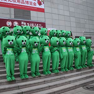 36�����u���I���[�����𱬻��yƷ���̾W�c��y�ֲ��磡