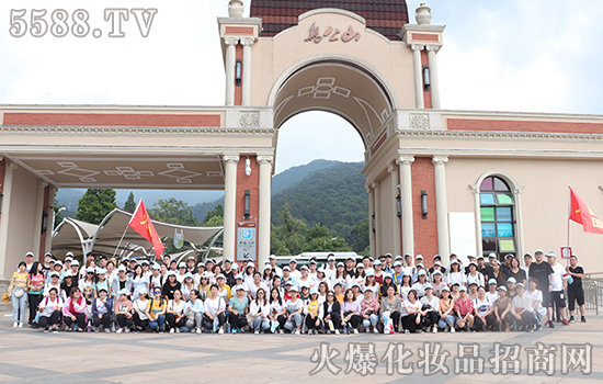 牢記歷史 珍惜當下 牢記歷史 珍惜當下