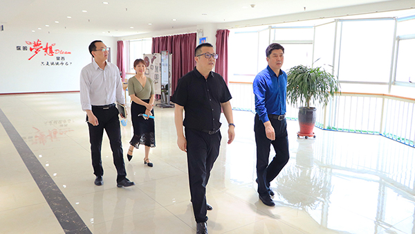 熱烈歡迎石佛園區運營中心魏主任一行蒞臨火爆網參觀指導!2 熱烈歡迎石佛園區運營中心魏主任一行蒞臨火爆網參觀指導!2