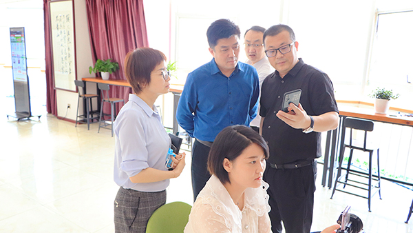 熱烈歡迎石佛園區運營中心魏主任一行蒞臨火爆網參觀指導!5 熱烈歡迎石佛園區運營中心魏主任一行蒞臨火爆網參觀指導!5