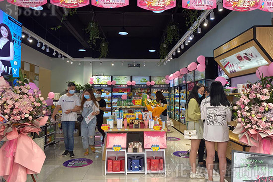 加盟化妝品店賺錢嗎?體驗式服務是小資生活的特色 加盟化妝品店賺錢嗎?體驗式服務是小資生活的特色