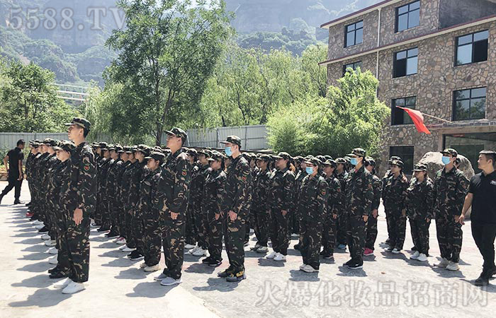 凝聚團隊,超越自我!愿所有努力都不被辜負! 凝聚團隊,超越自我!愿所有努力都不被辜負!