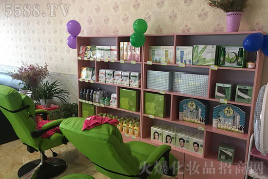 開進口化妝品店,加盟小資生活美妝讓你無憂開店 開進口化妝品店,加盟小資生活美妝讓你無憂開店