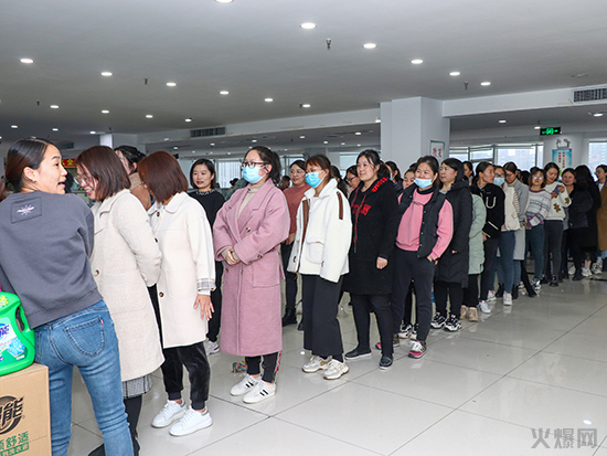 ������Ů�����𱬾W�ɰlŮ�񌣌ٶY��