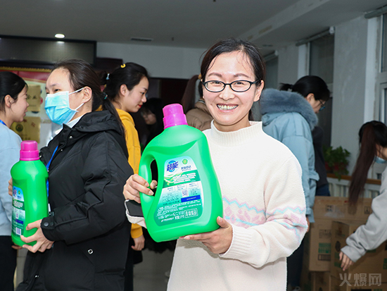 ������Ů�����𱬾W�ɰlŮ�񌣌ٶY��