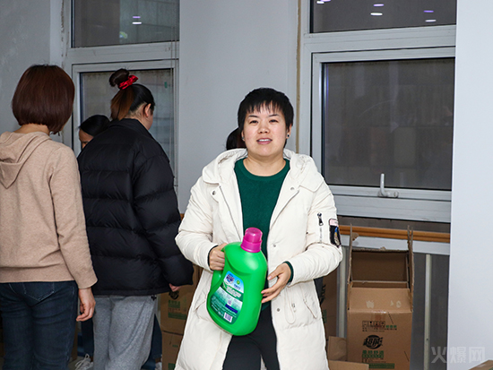 ������Ů�����𱬾W�ɰlŮ�񌣌ٶY��