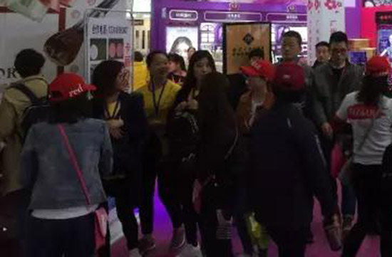 魔妮珂彩妝再次參展第46屆廣州美博會 魔妮珂彩妝再次參展第46屆廣州美博會