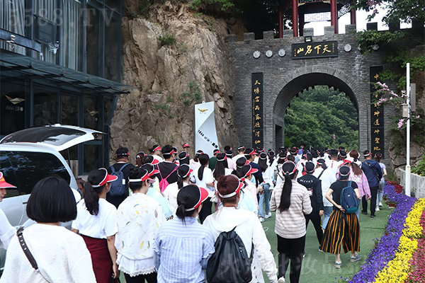 漫漫征途路 堅持不懈行 漫漫征途路 堅持不懈行