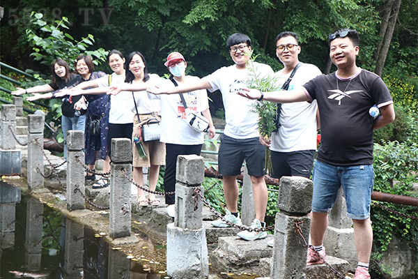 胸懷夢想、學會感恩、團結互助、才能走得更遠 胸懷夢想、學會感恩、團結互助、才能走得更遠