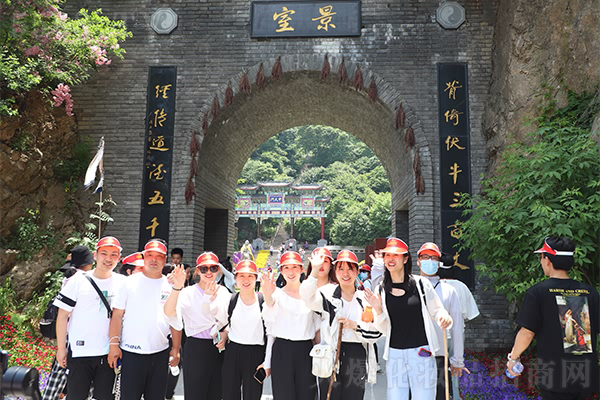 跟著火爆網(wǎng)游老君山,放松心情,傳承國學(xué)經(jīng)典 跟著火爆網(wǎng)游老君山,放松心情,傳承國學(xué)經(jīng)典