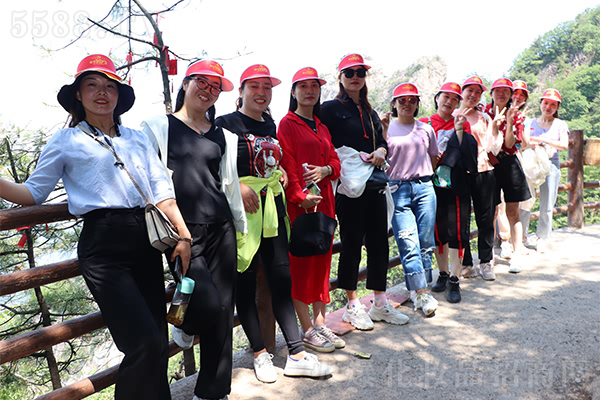 �����Ͼ�ɽ��Ʒ�����Ļ�