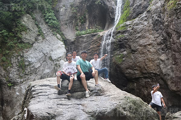 賞金頂云海奇觀,學國粹經典道德經 賞金頂云海奇觀,學國粹經典道德經