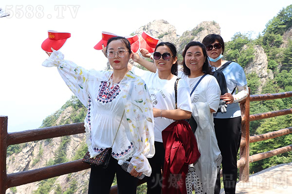 賞金頂云海奇觀,學國粹經典道德經 賞金頂云海奇觀,學國粹經典道德經