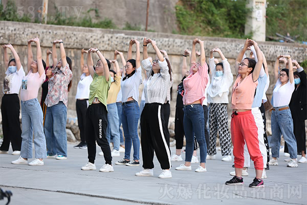 Ʒζɽˮ���£������ƾ��Ļ���