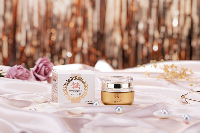 漢王珍草多效戰痘精顏霜 漢王珍草多效戰痘精顏霜