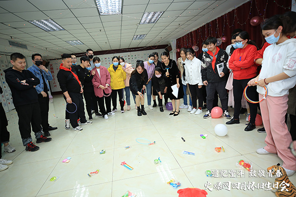 “追憶童年·致敬青春”火爆網4月懷舊生日會圓滿舉辦 “追憶童年·致敬青春”火爆網4月懷舊生日會圓滿舉辦