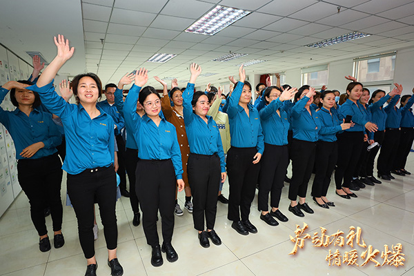 勞動有禮,情暖火爆!火爆網為員工派送五一勞動節福利! 勞動有禮,情暖火爆!火爆網為員工派送五一勞動節福利!