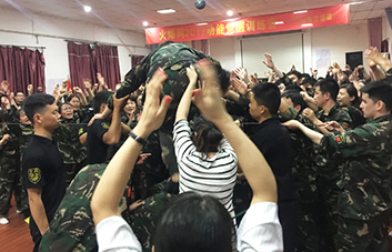 �A��һ���ݔ��һ�𿸣�