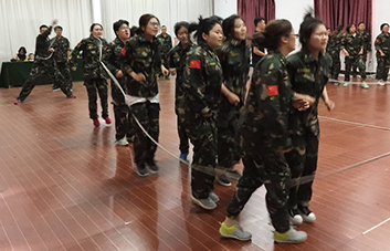 �����X�����Ʊ��O�����@һ·�҂��A��Ư����