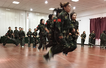 �����X�����Ʊ��O�ޣ��@һ·�҂��A��Ư����