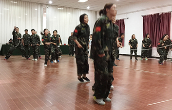 �����X�����Ʊ��O�ޣ��@һ·�҂��A��Ư����