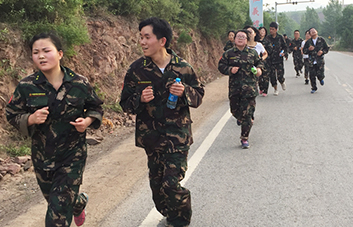 15����ͽ��ĥ�Z���𱬾W(w��ng)�T�;�Ӣ�F(tu��n)�(du��)���O�ޣ�