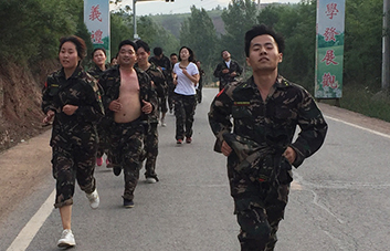 ͽ������15����w�(y��n)���L��·����ĥ�Z����Ѫ�Ի�����