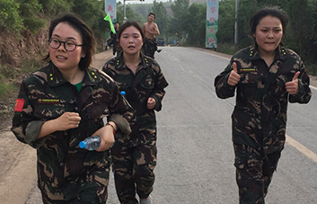 ���˲����������ŗ�������ֱǰ��