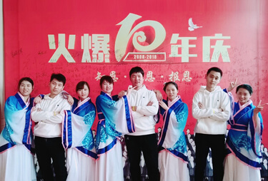 �]���𱬣�����ഺ���r�Y�WС����Ӱ����