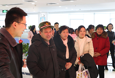 �íh�����ù�������ĸ���ģ��T����ĸ���^�𱬾W��